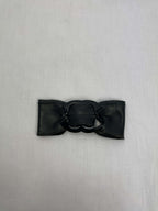 Brosch Svart F Läder