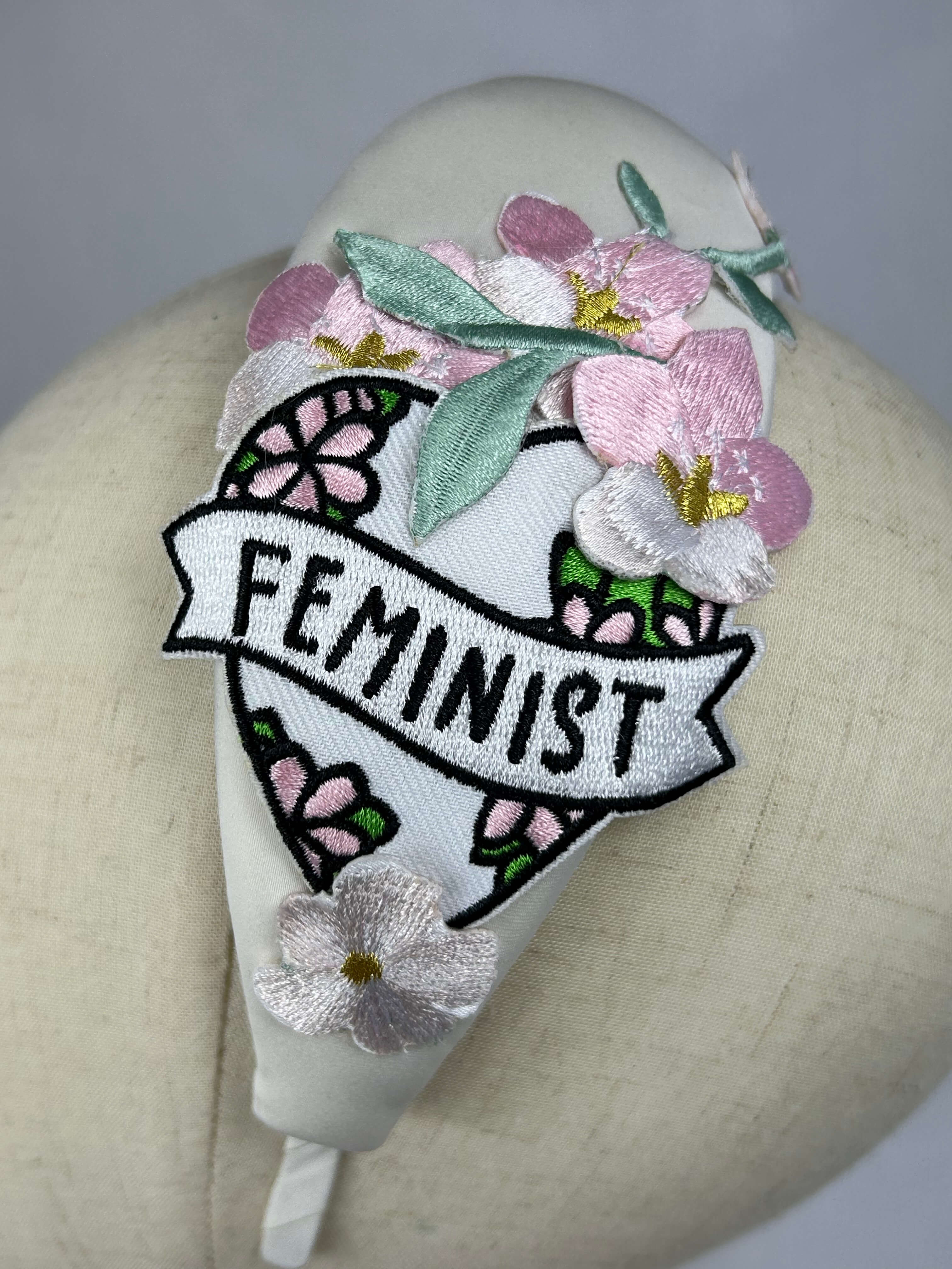 Diadem Vit Feministpatch