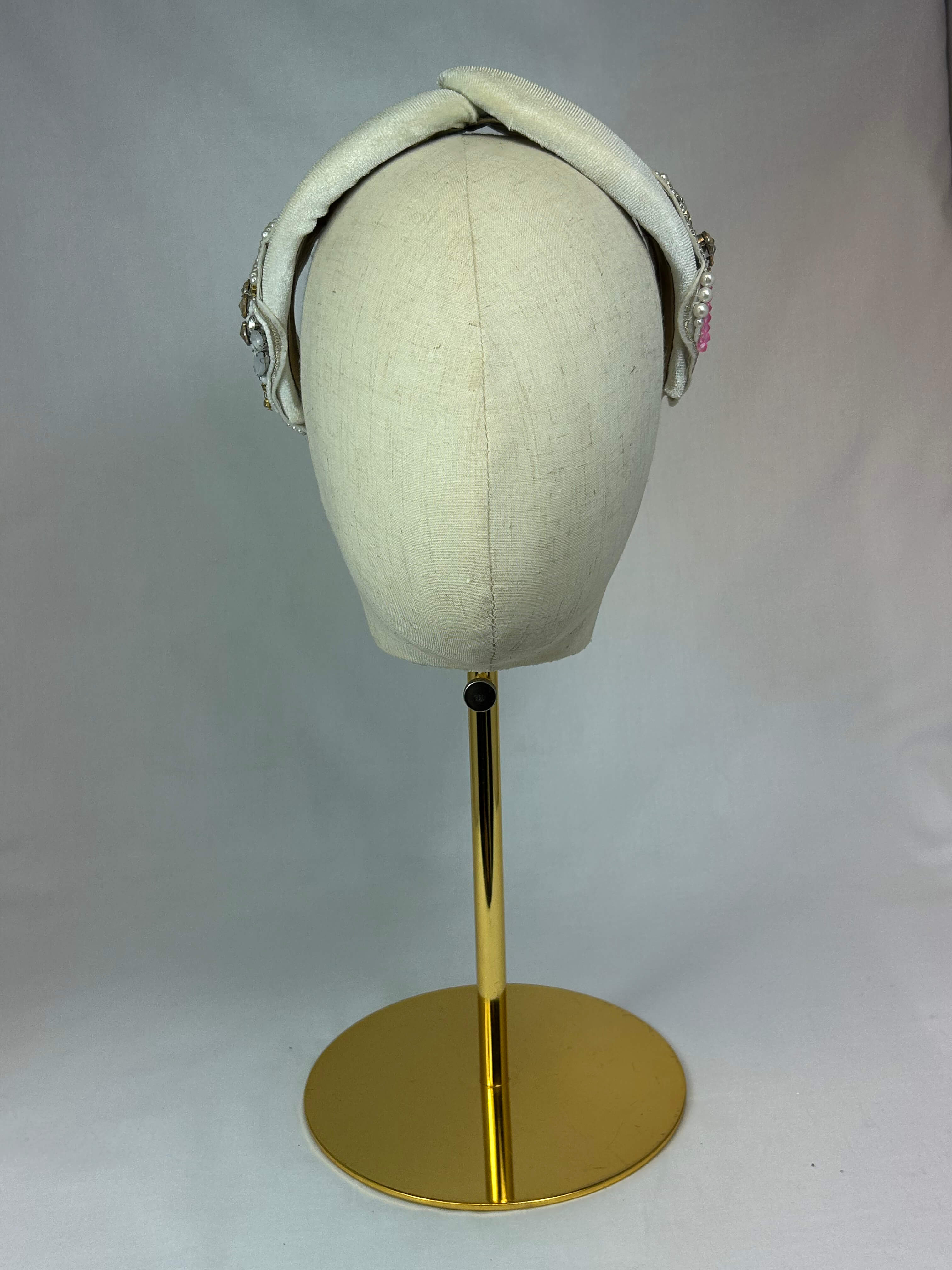 Diadem Vit Snäckskal Sammet