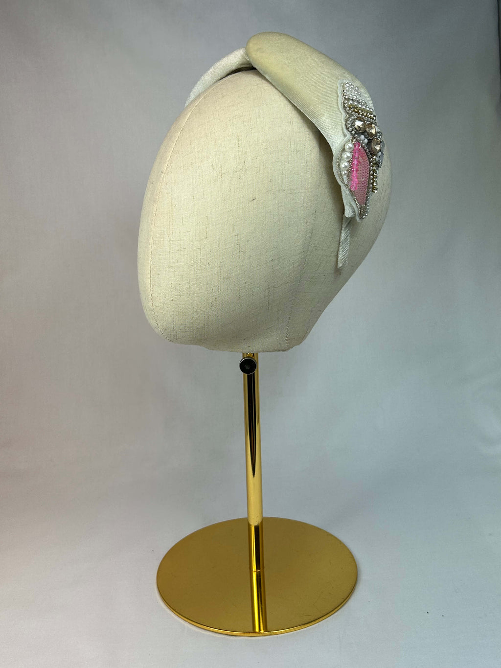 Diadem Vit Snäckskal Sammet