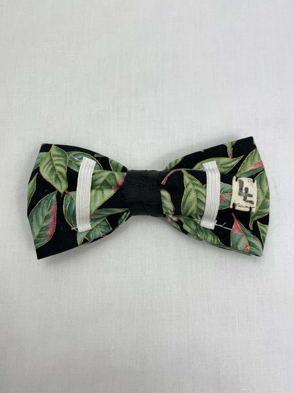 Hundfluga Svart Blad