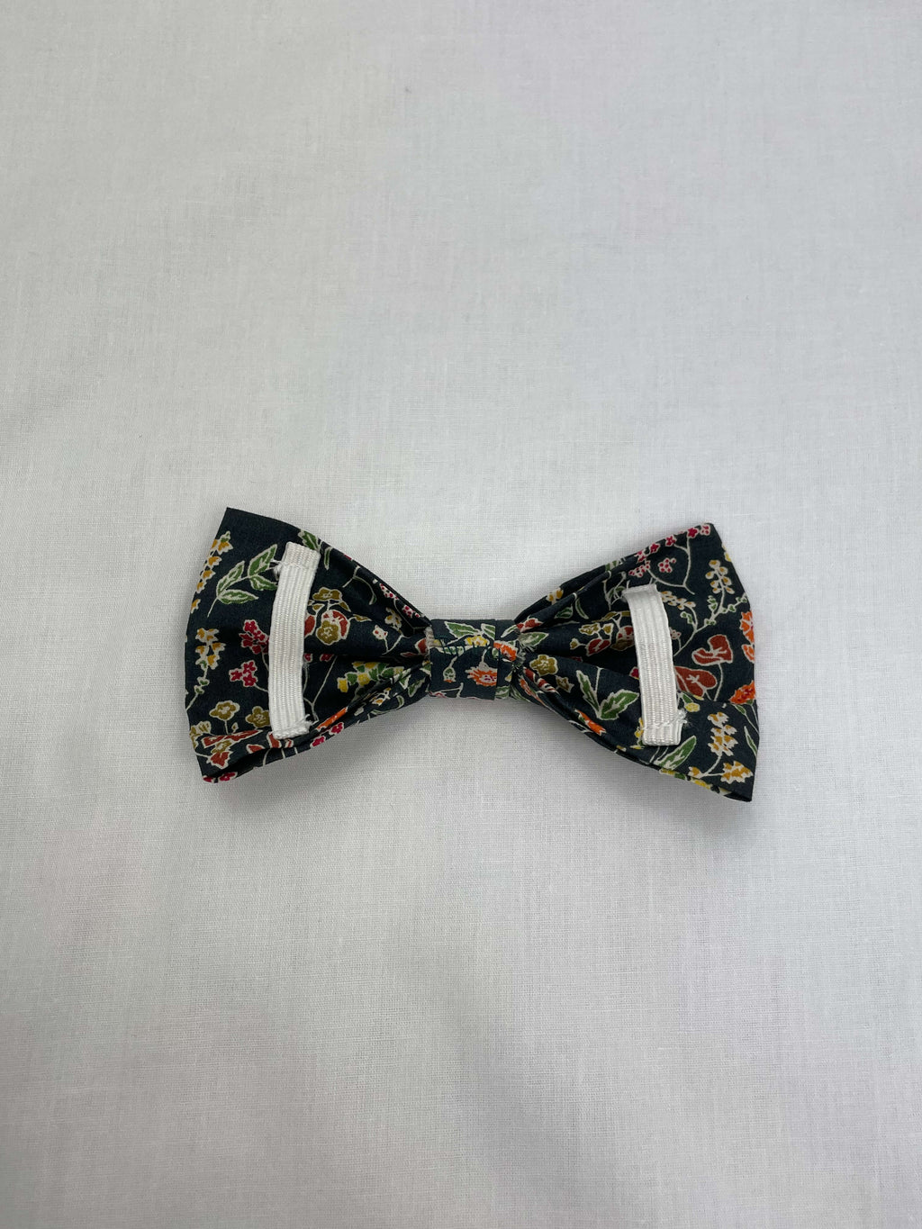 Hundfluga Svart Blommor