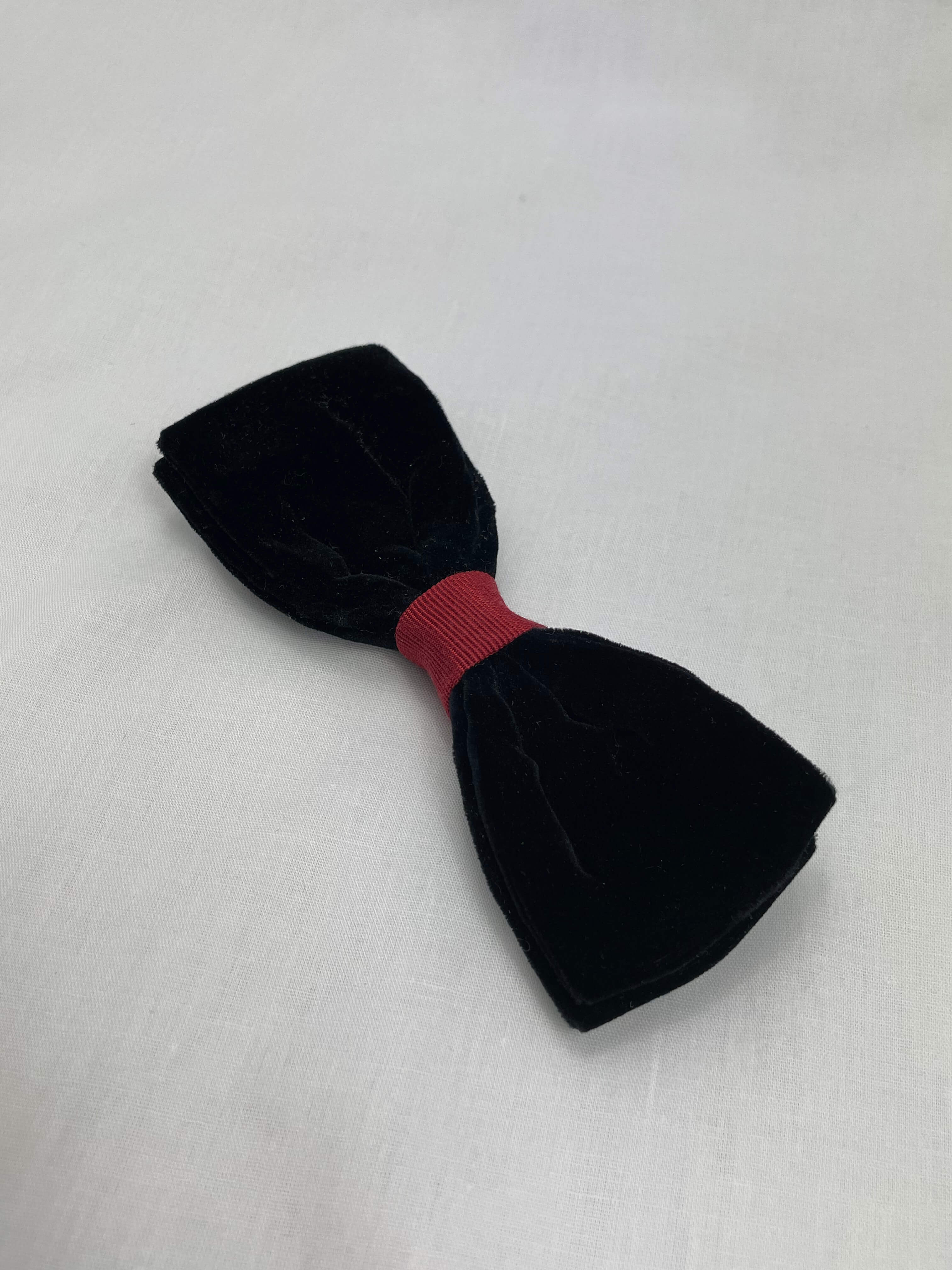 Hundfluga Svart Röd Sammet