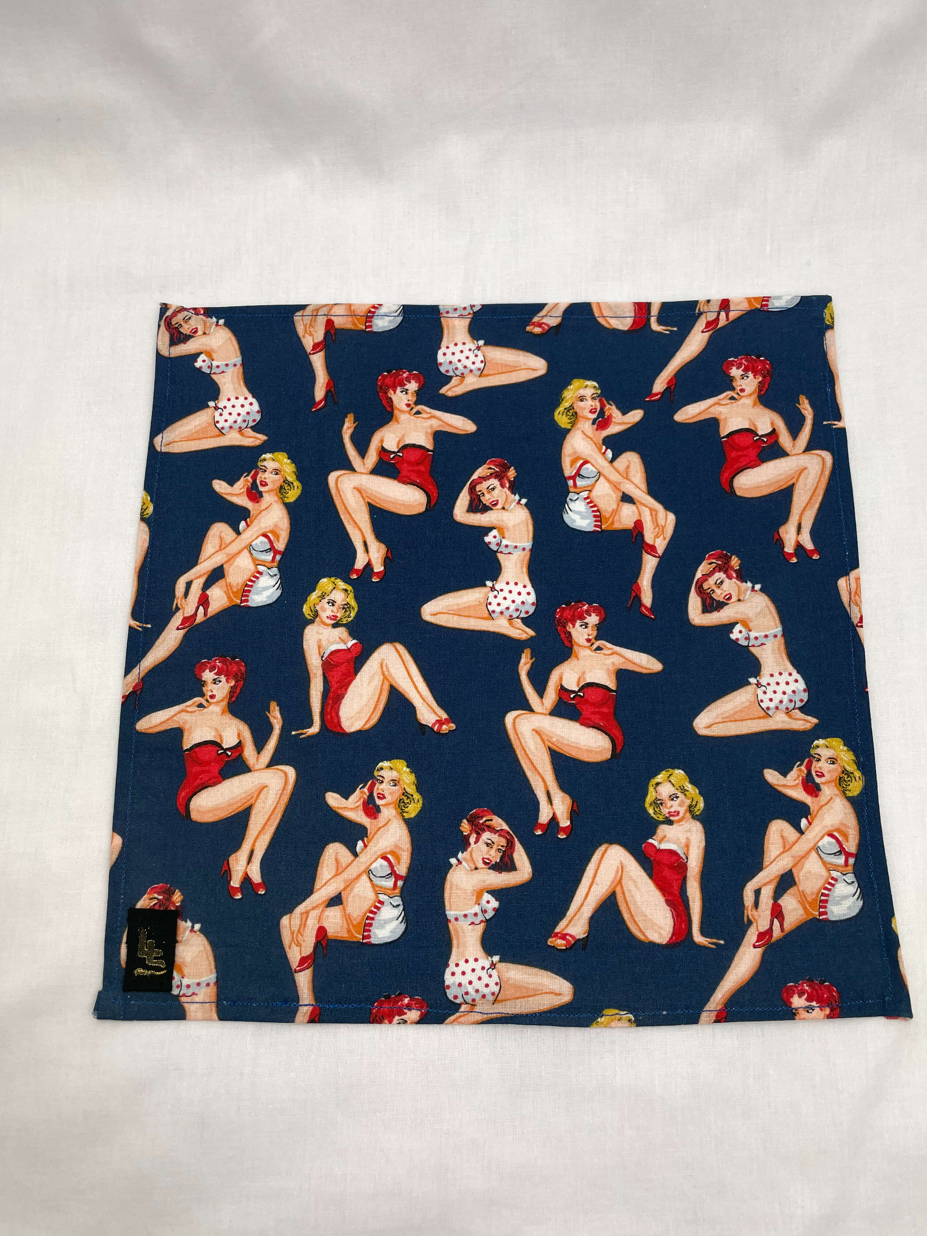 Näsduk Marinblå Pinup