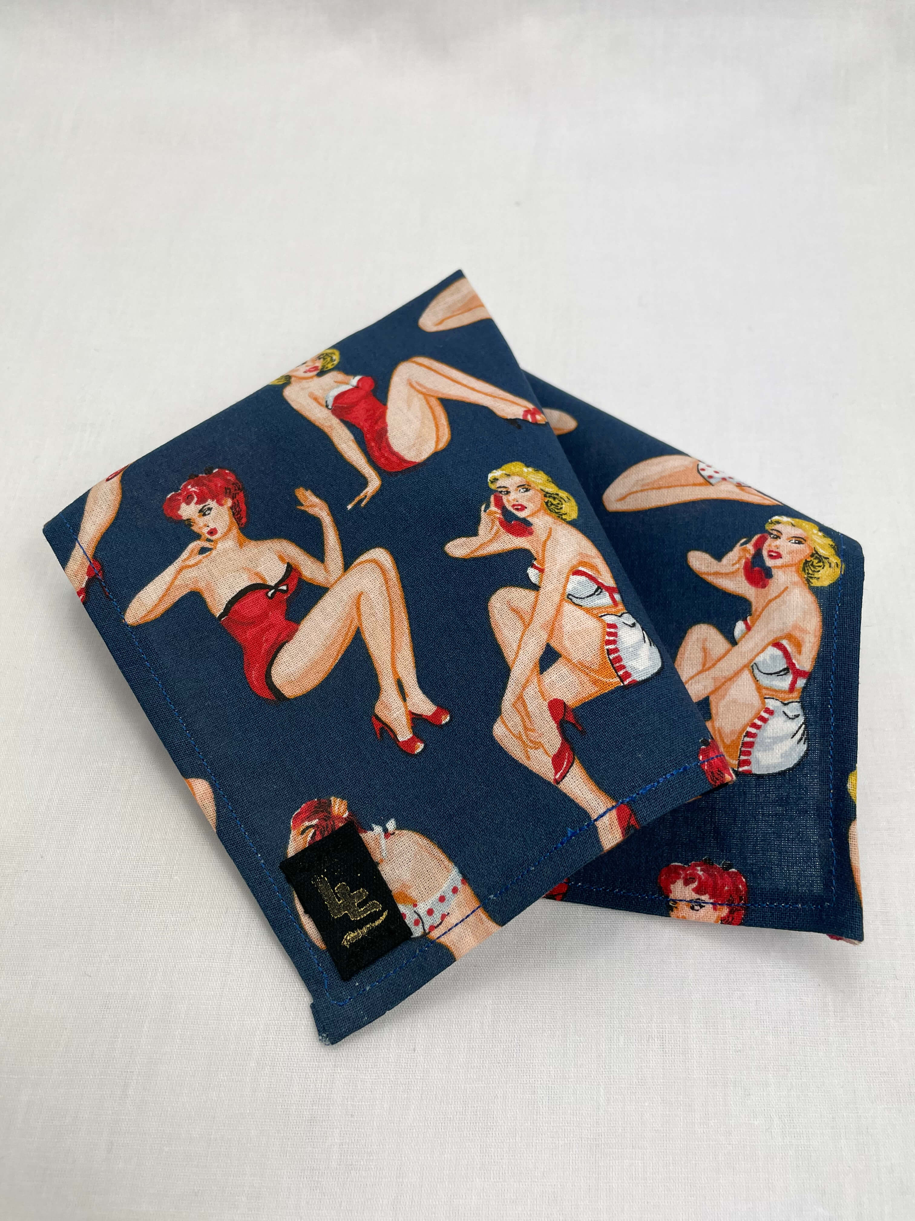 Näsduk Marinblå Pinup