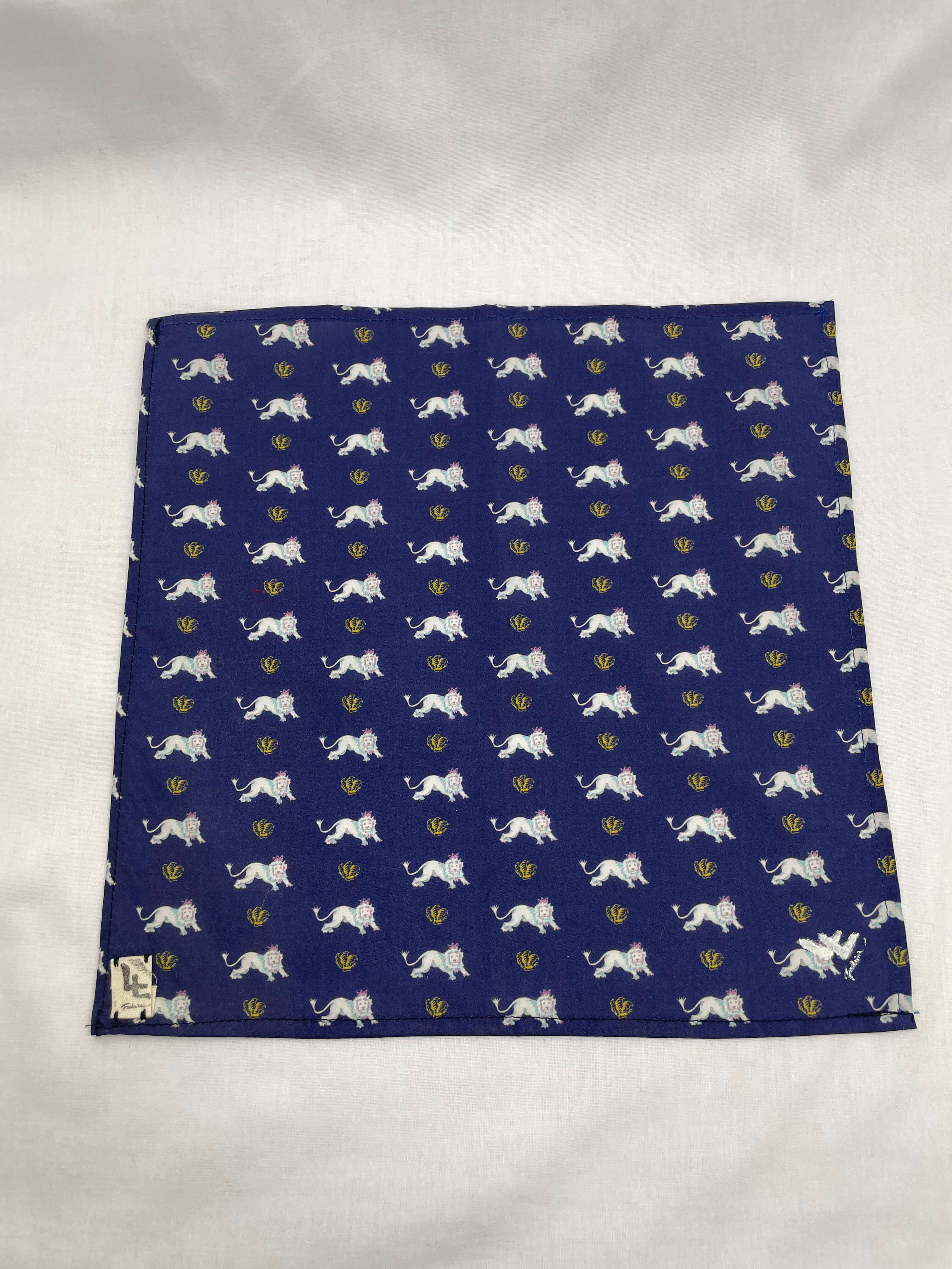 Näsduk MörkBlå Lejon