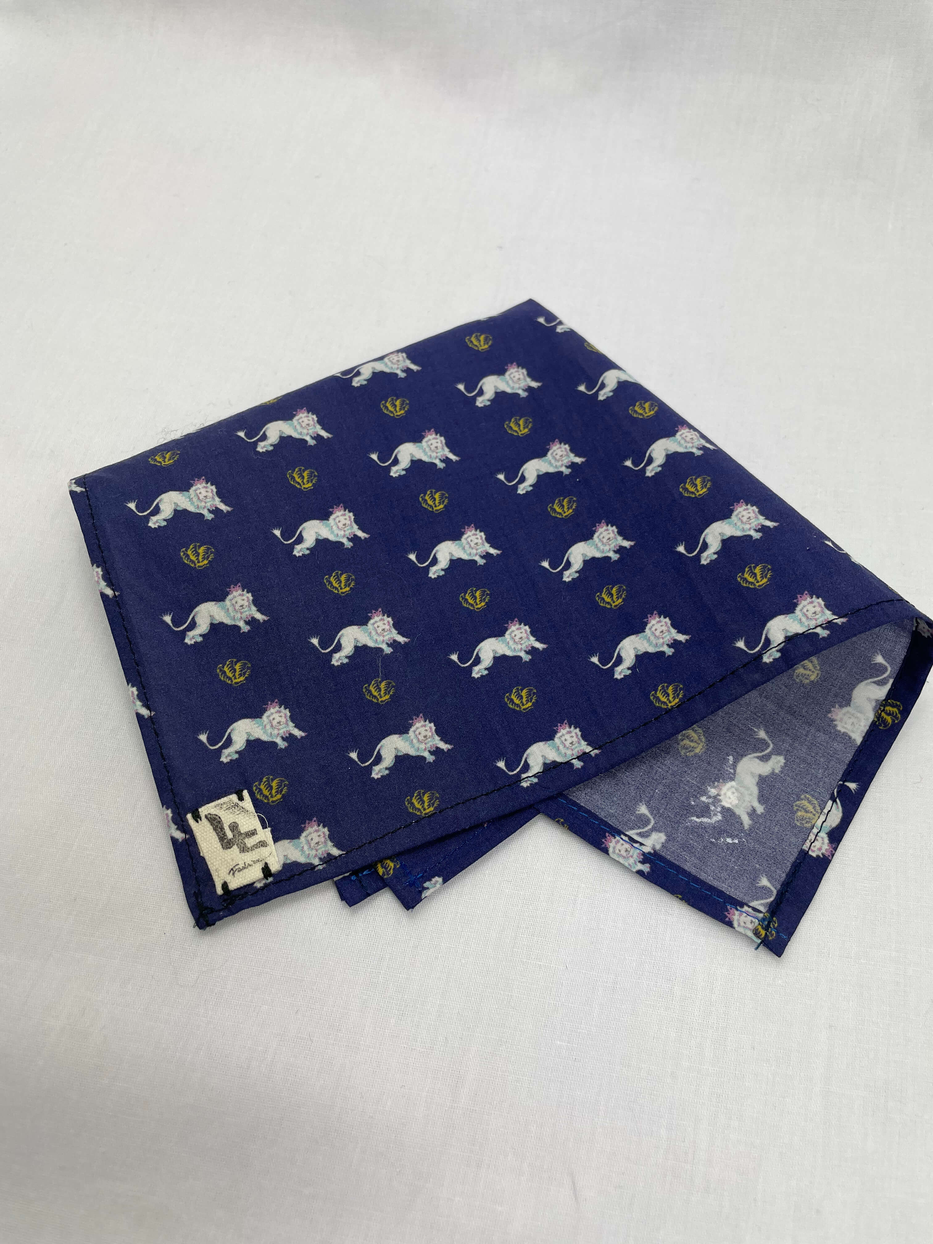 Näsduk MörkBlå Lejon