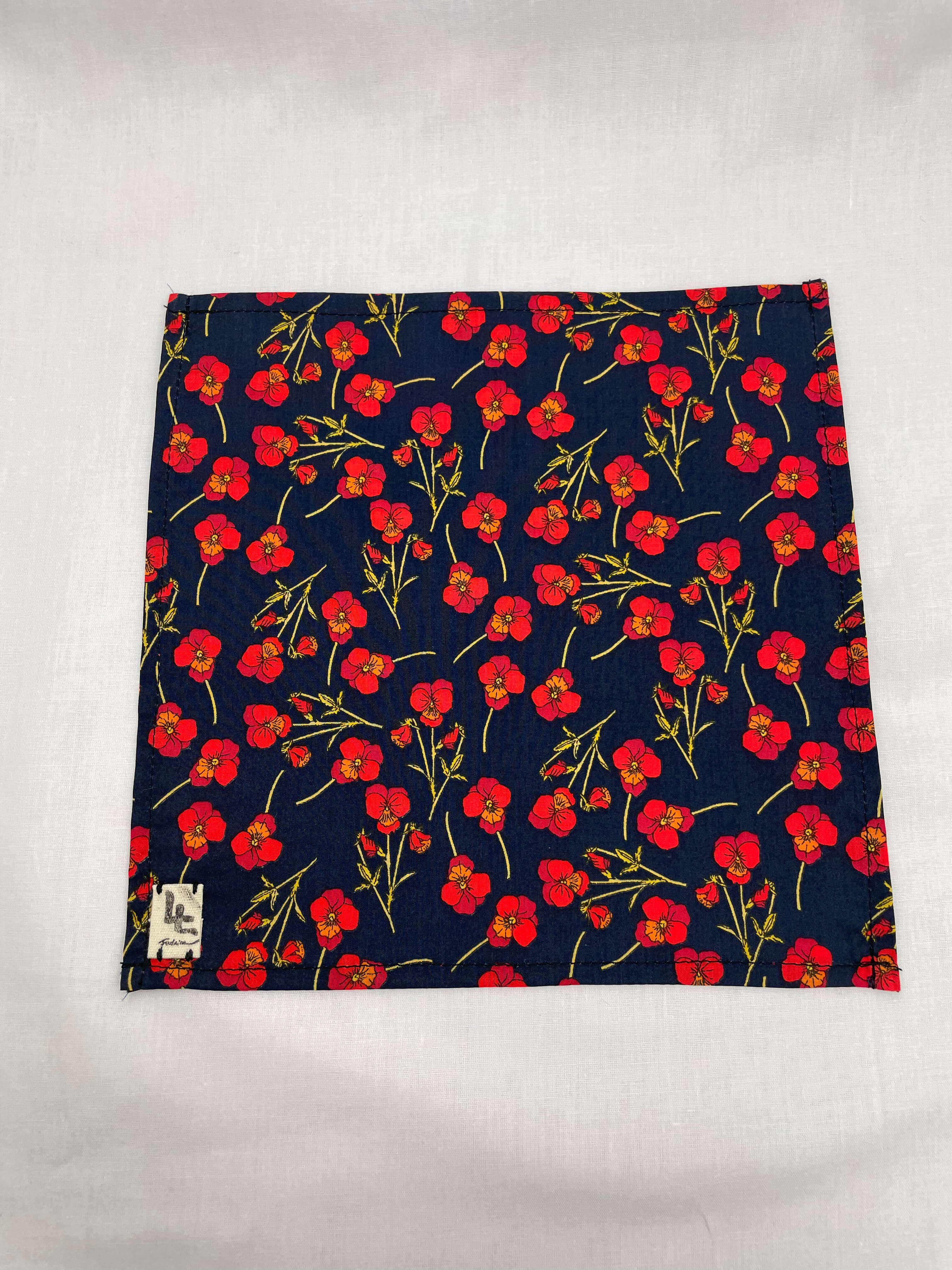 Näsduk MörkBlå Röda Blommor