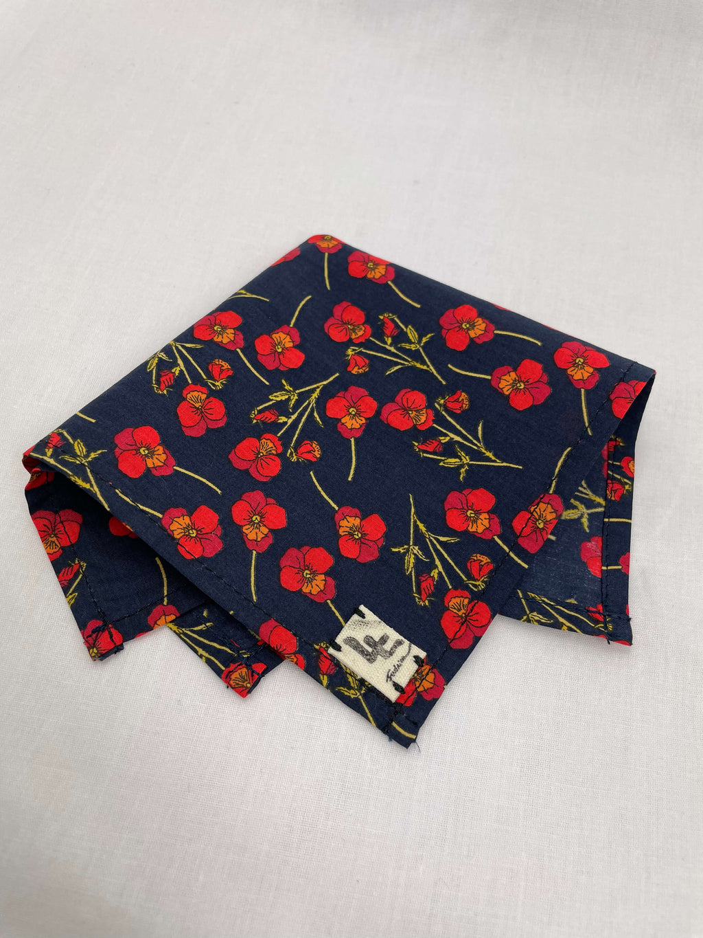Näsduk MörkBlå Röda Blommor