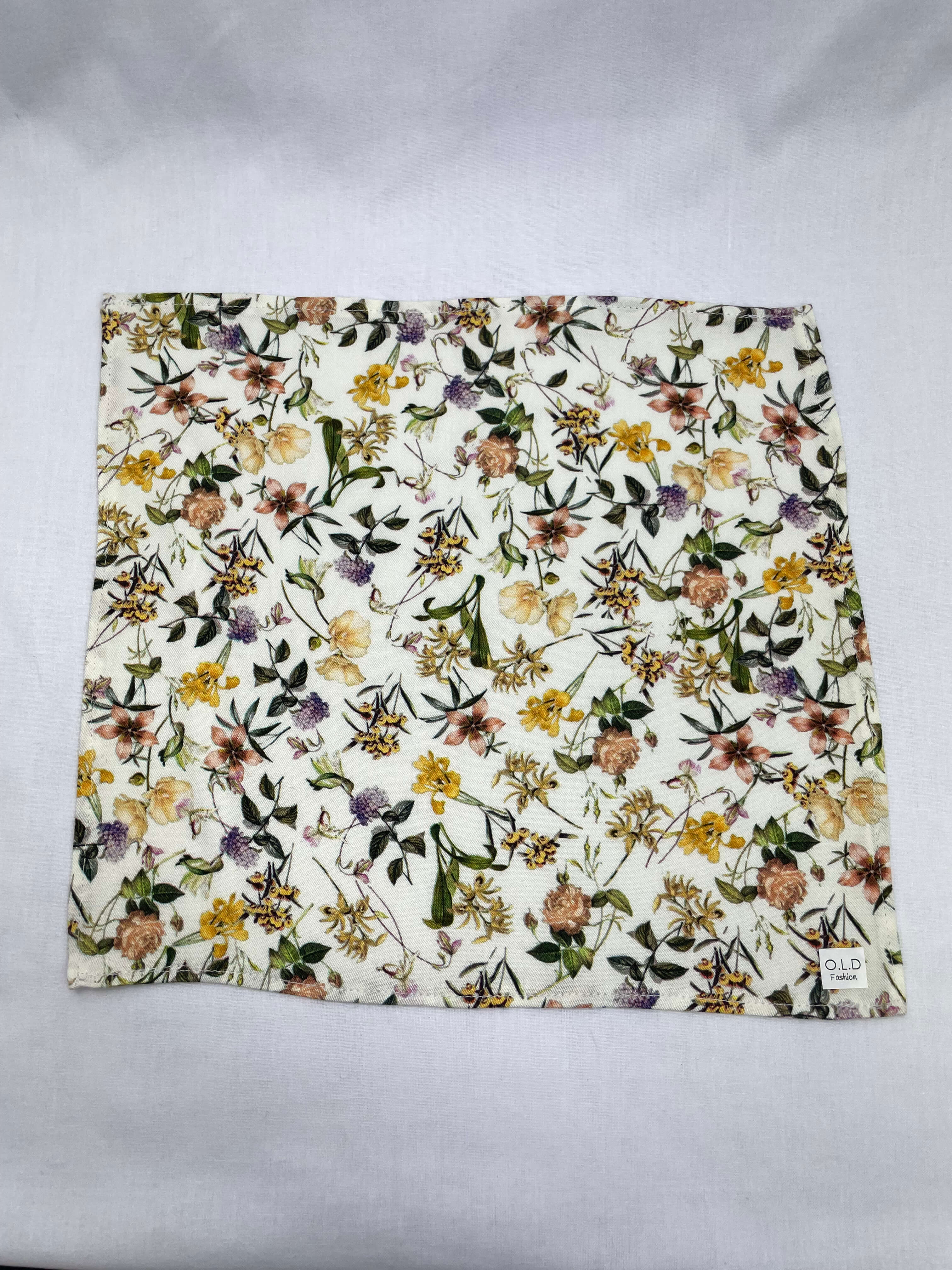 Näsduk OffWhite Blommor