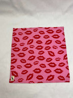 Näsduk Rosa Kyssmärken