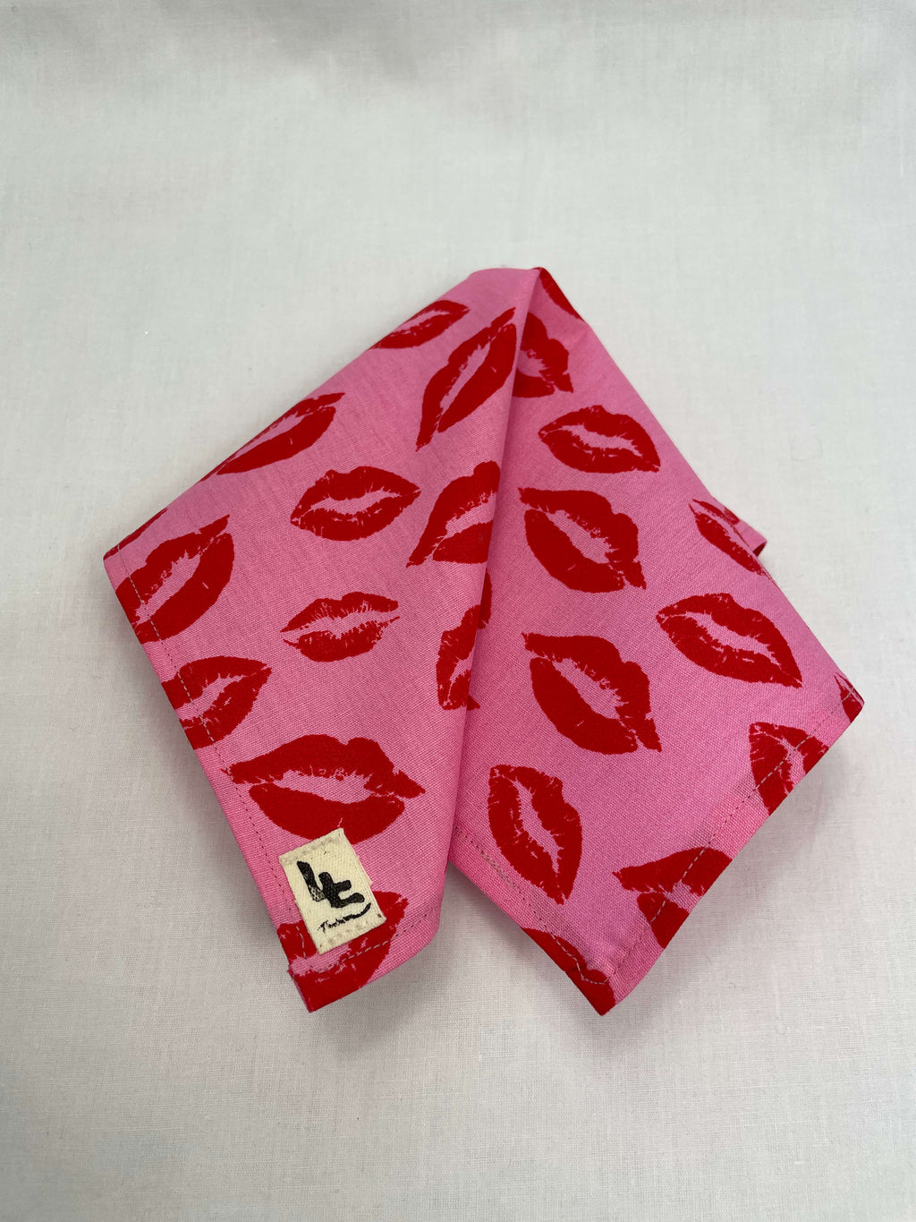 Näsduk Rosa Kyssmärken
