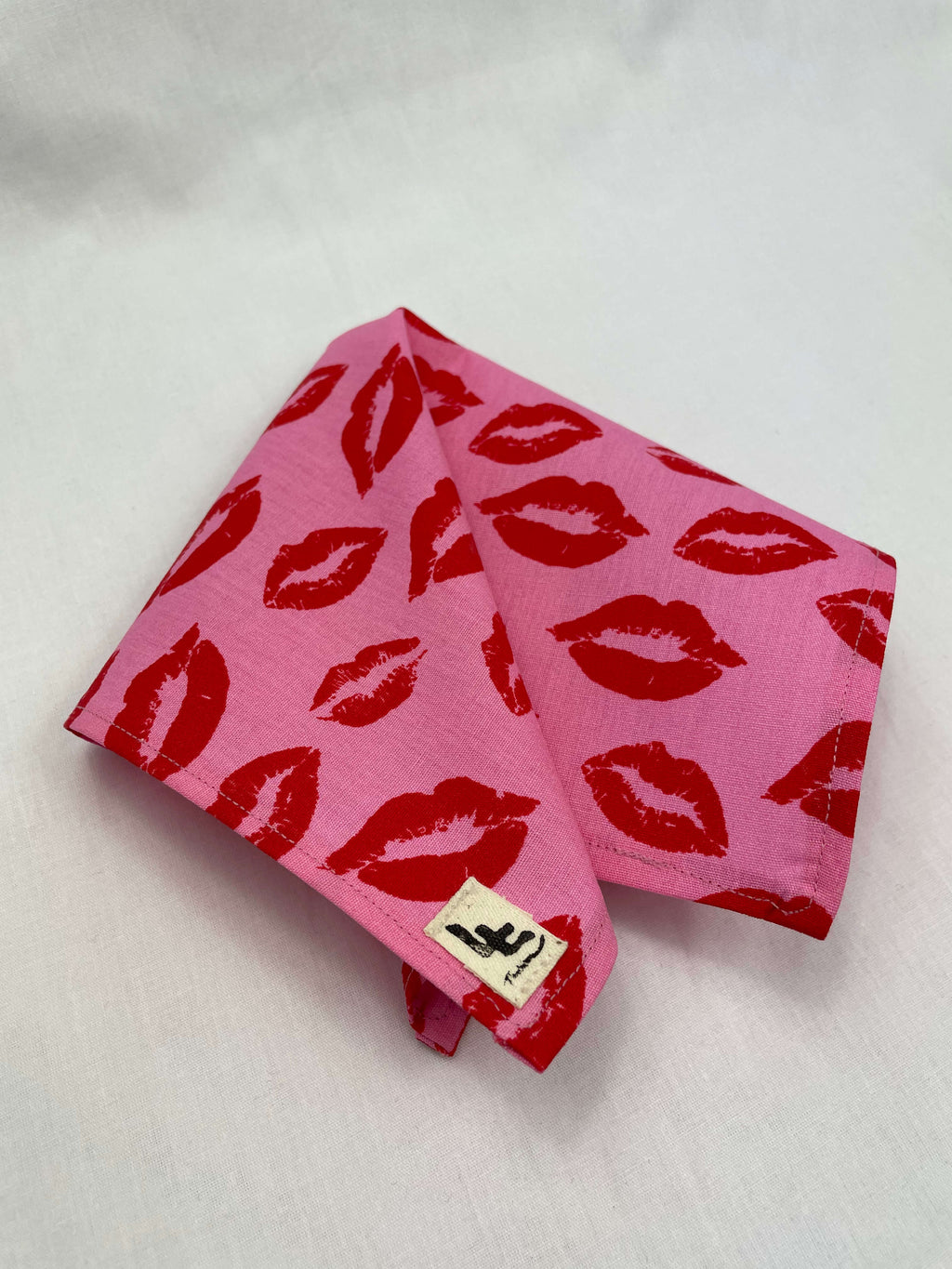 Näsduk Rosa Kyssmärken